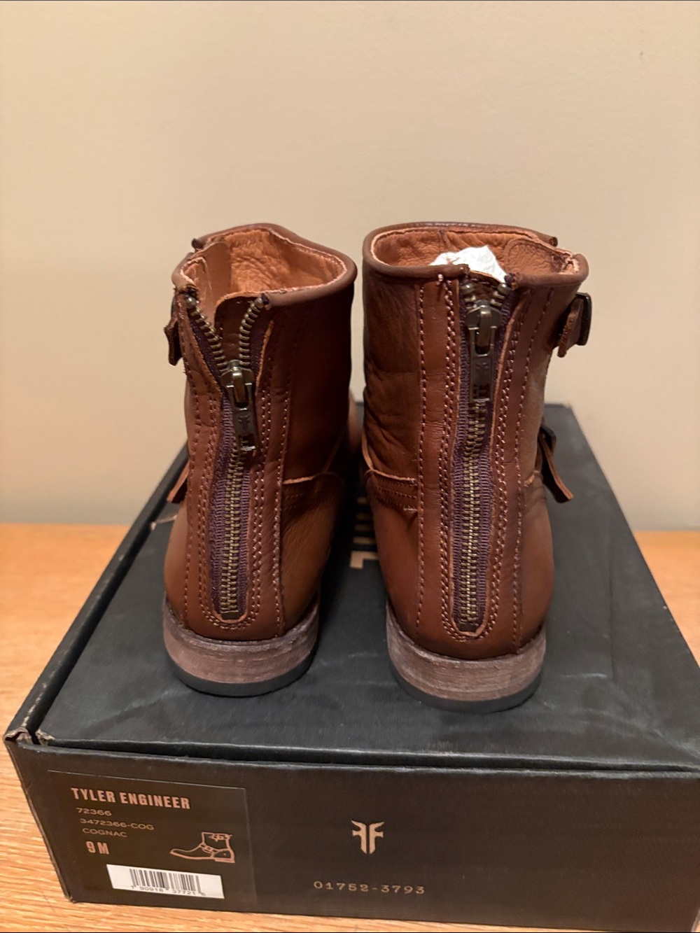 Frye  women’s boots size 9 excellent condition in box - Picture 5 of 5
